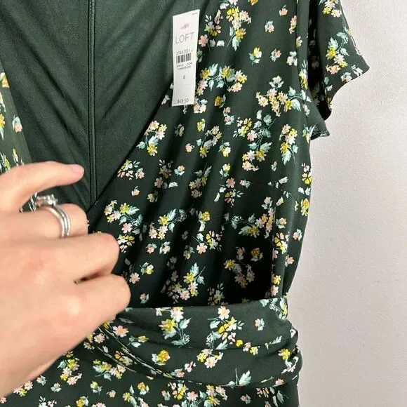Ann Taylor Loft green ditsy mini floral bouquet v neck faux wrap dress - Picture 4 of 10